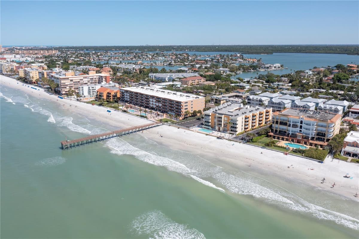 16308 GULF BOULEVARD — photo 40 of 54