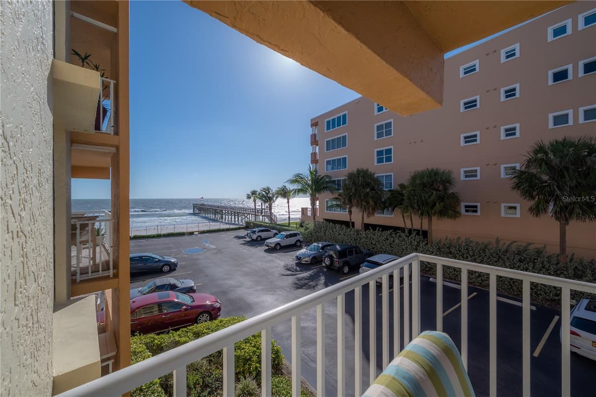 16308 GULF BOULEVARD — photo 27 of 54