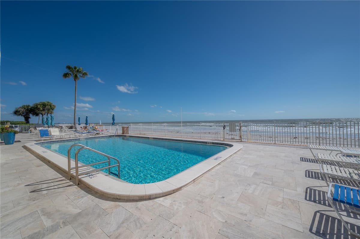 16308 GULF BOULEVARD — photo 31 of 54