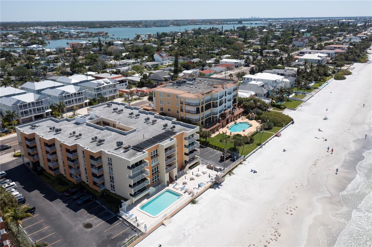 16308 GULF BOULEVARD — photo 37 of 54