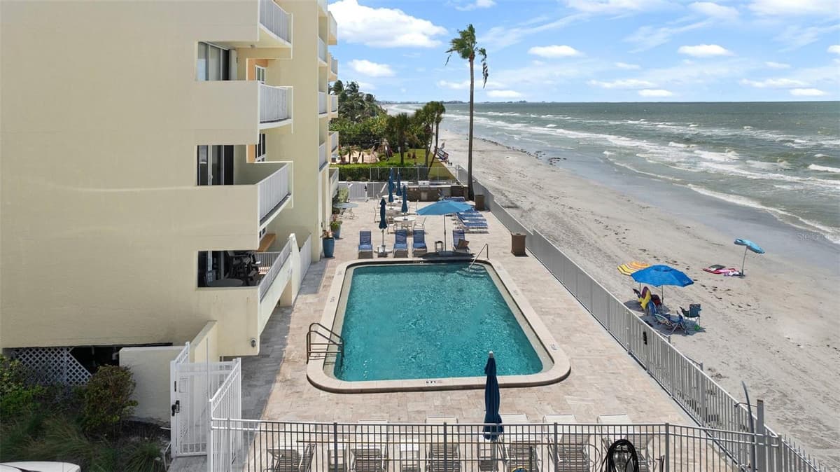 16308 GULF BOULEVARD — photo 30 of 54