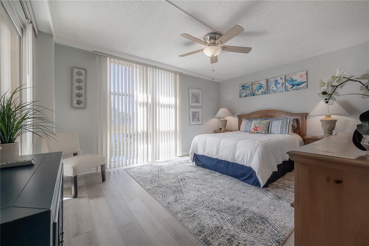 16308 GULF BOULEVARD — photo 21 of 54