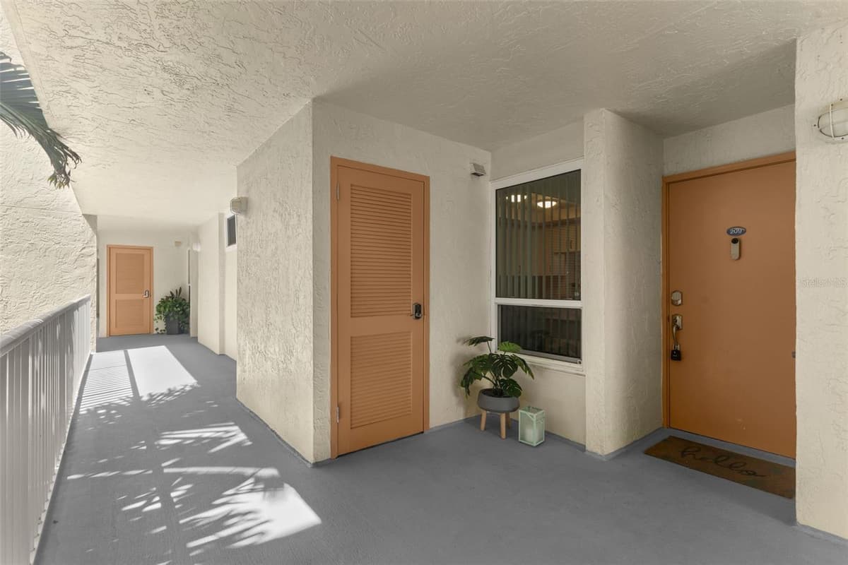 16308 GULF BOULEVARD — photo 4 of 54