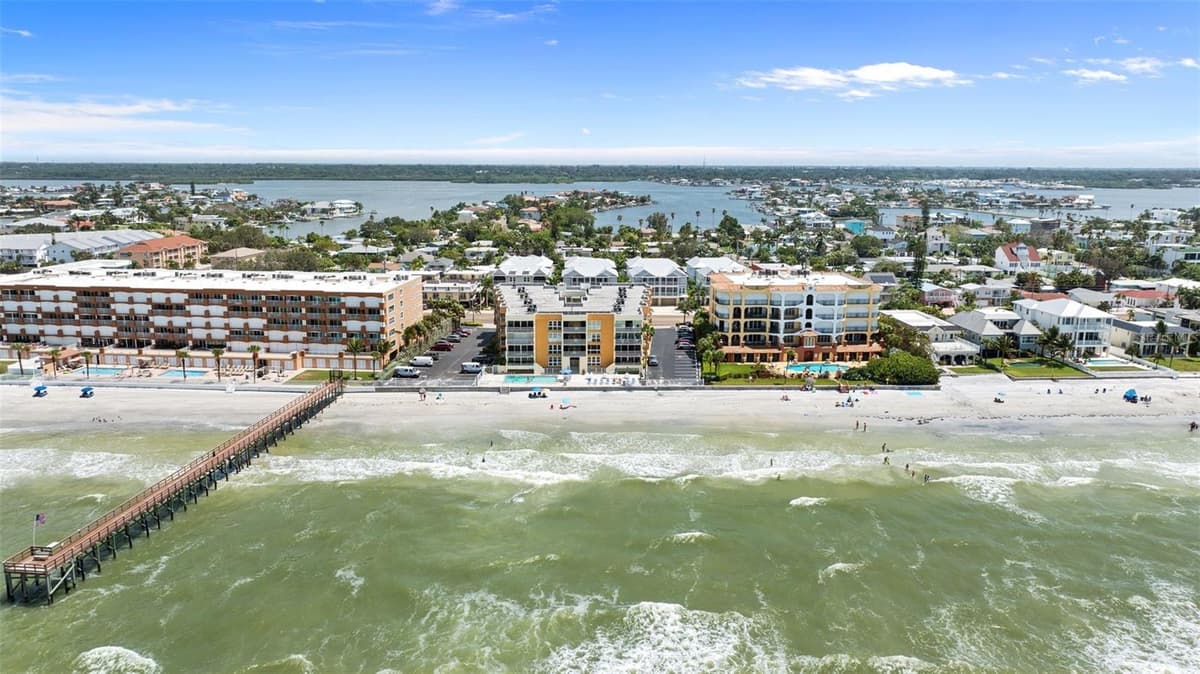 16308 GULF BOULEVARD — photo 45 of 54