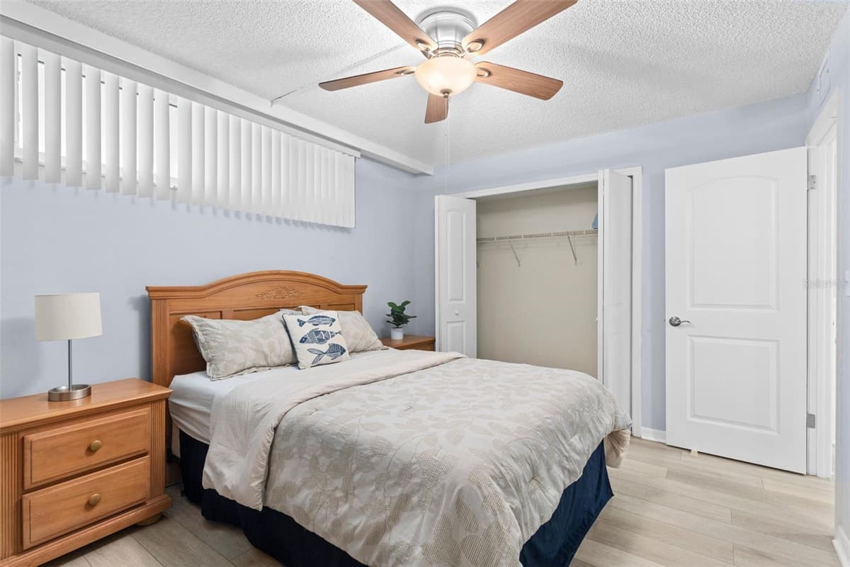 16308 GULF BOULEVARD — photo 17 of 54