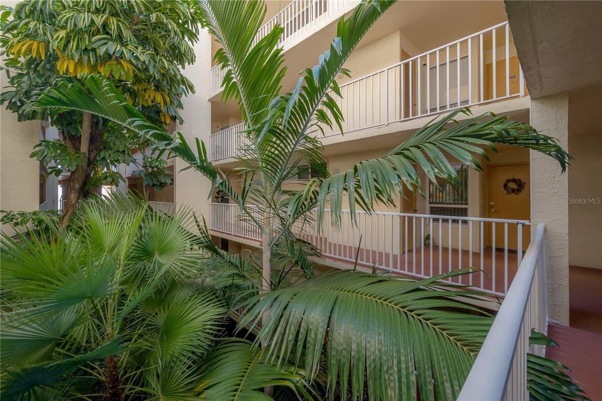 16308 GULF BOULEVARD — photo 36 of 54