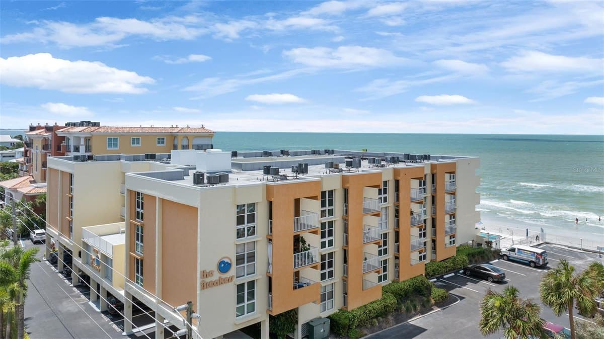 16308 GULF BOULEVARD — photo 44 of 54
