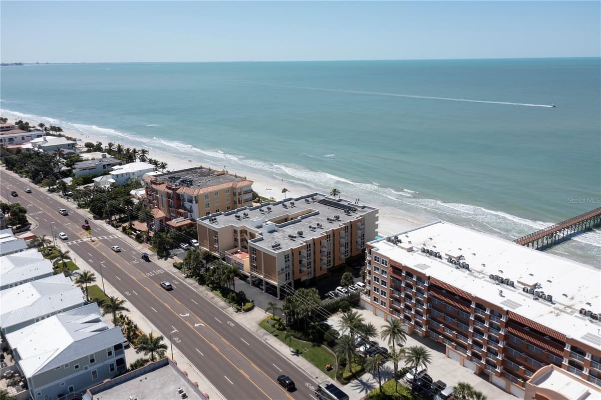 16308 GULF BOULEVARD — photo 39 of 54