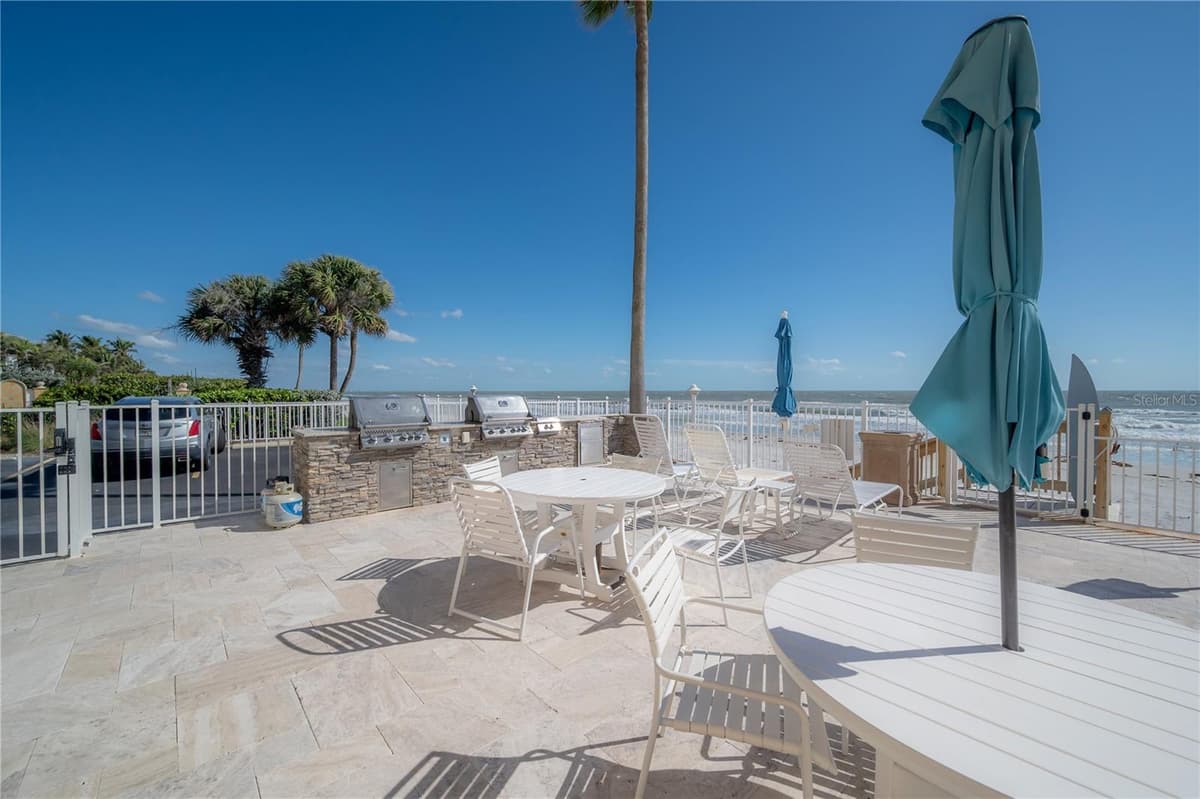 16308 GULF BOULEVARD — photo 33 of 54