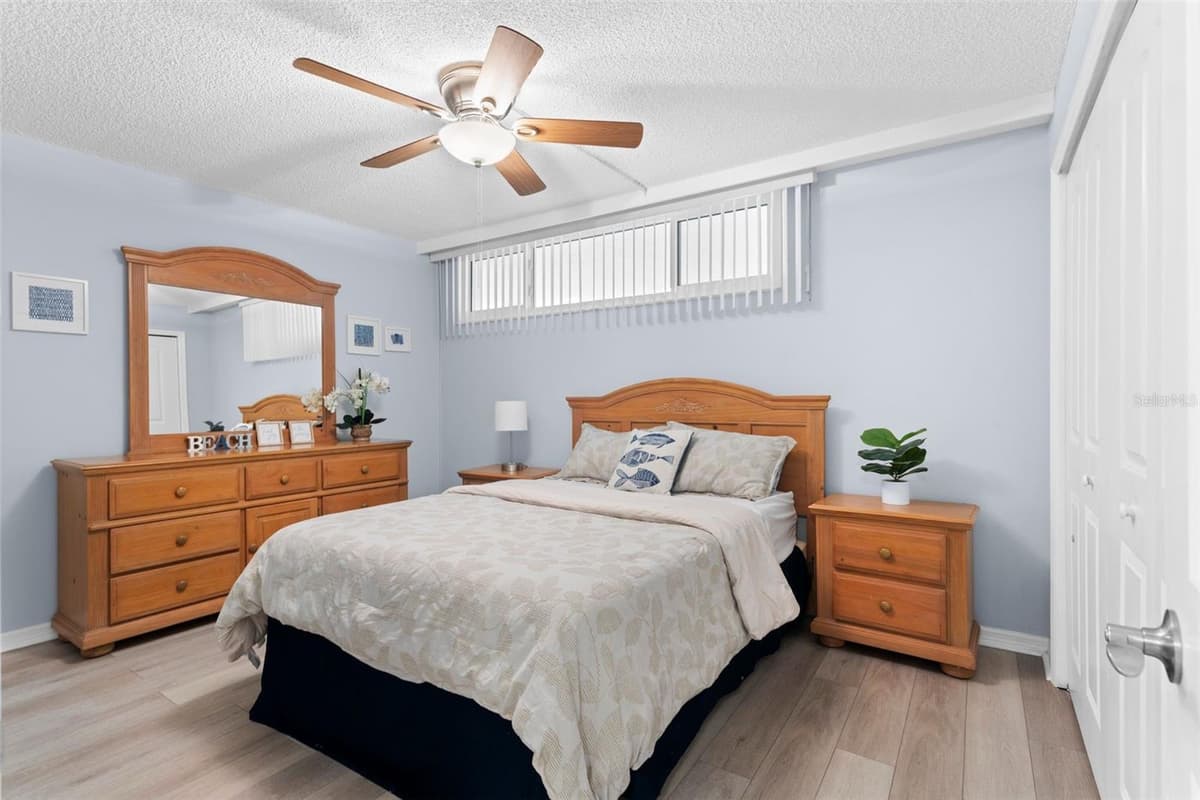 16308 GULF BOULEVARD — photo 16 of 54