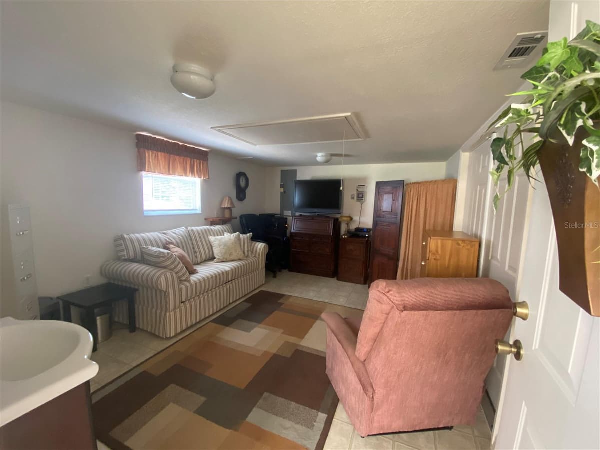 323 TRAVELERS DRIVE — photo 14 of 22