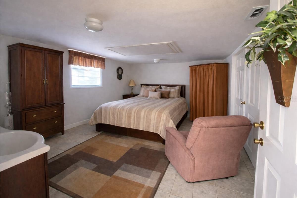 323 TRAVELERS DRIVE — photo 13 of 22