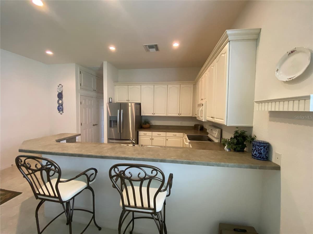 323 TRAVELERS DRIVE — photo 5 of 22
