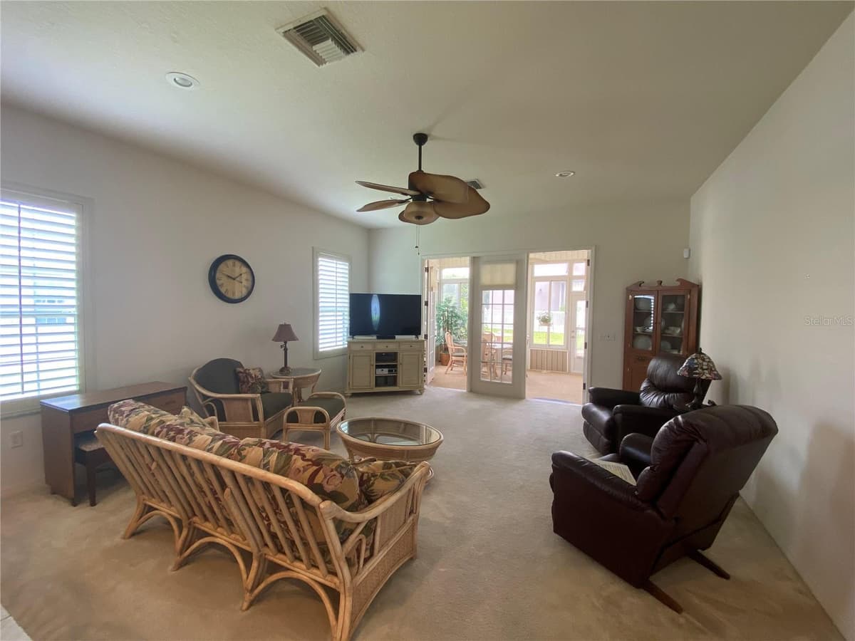 323 TRAVELERS DRIVE — photo 10 of 22