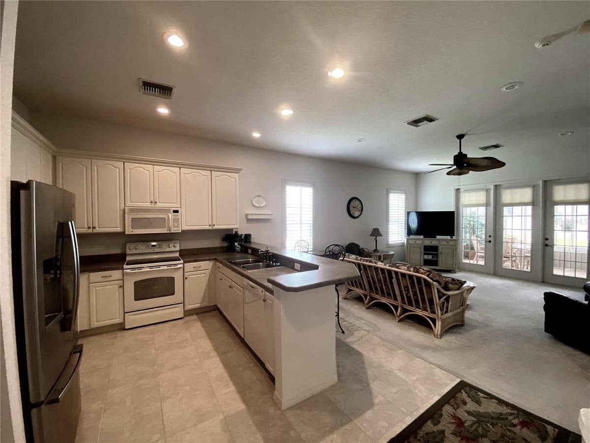 323 TRAVELERS DRIVE — photo 3 of 22