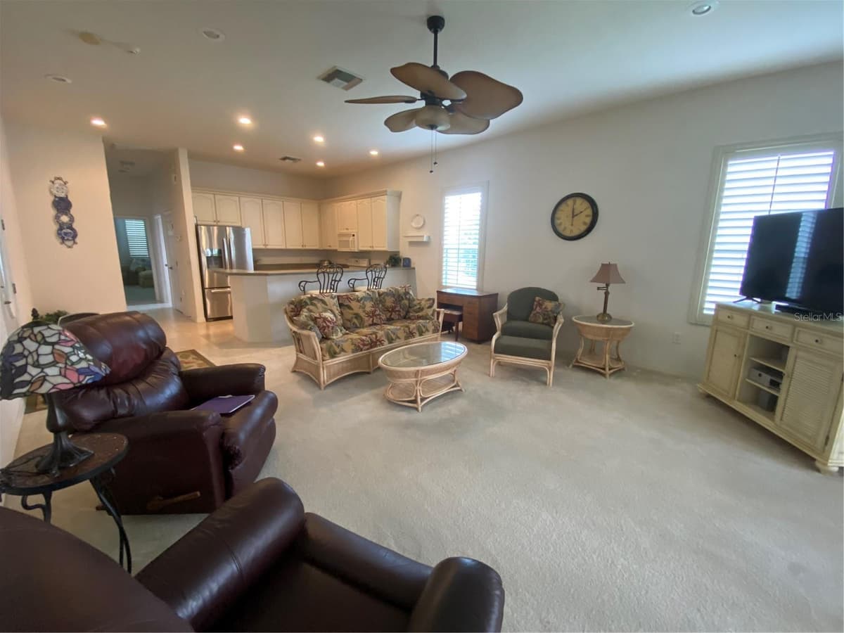 323 TRAVELERS DRIVE — photo 4 of 22