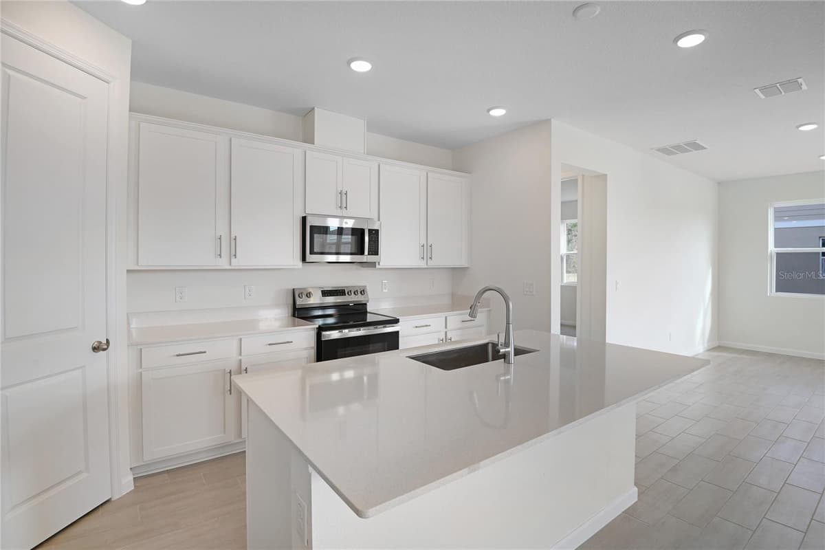 4056 BANNOCK AVENUE — photo 4 of 22