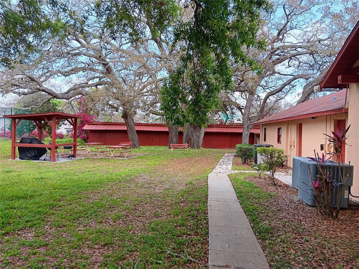 2860 N POWERS DRIVE — photo 15 of 17