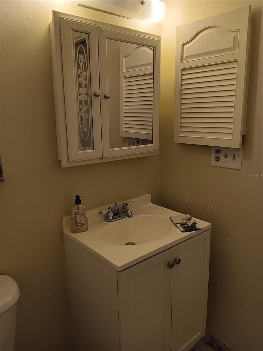2860 N POWERS DRIVE — photo 10 of 17