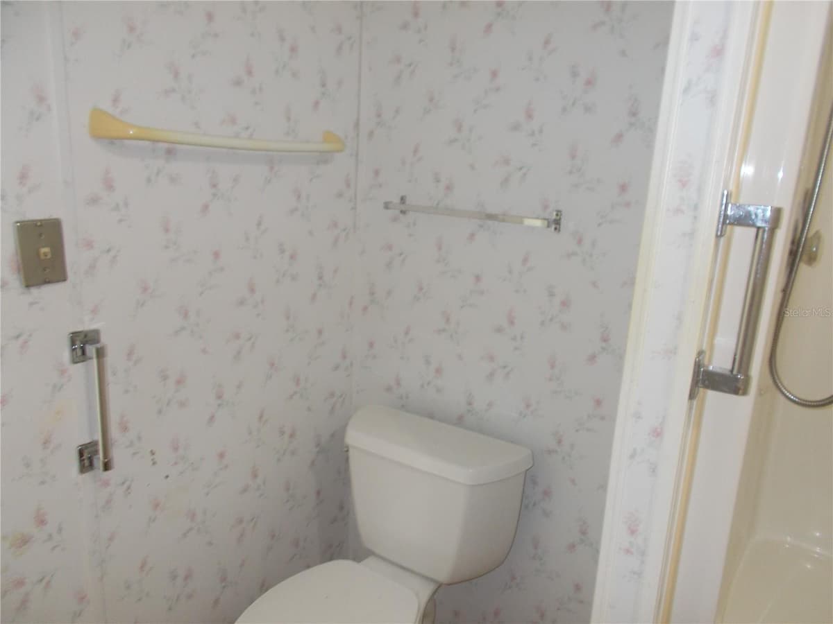 5787 HOLIDAY PARK BOULEVARD — photo 10 of 52