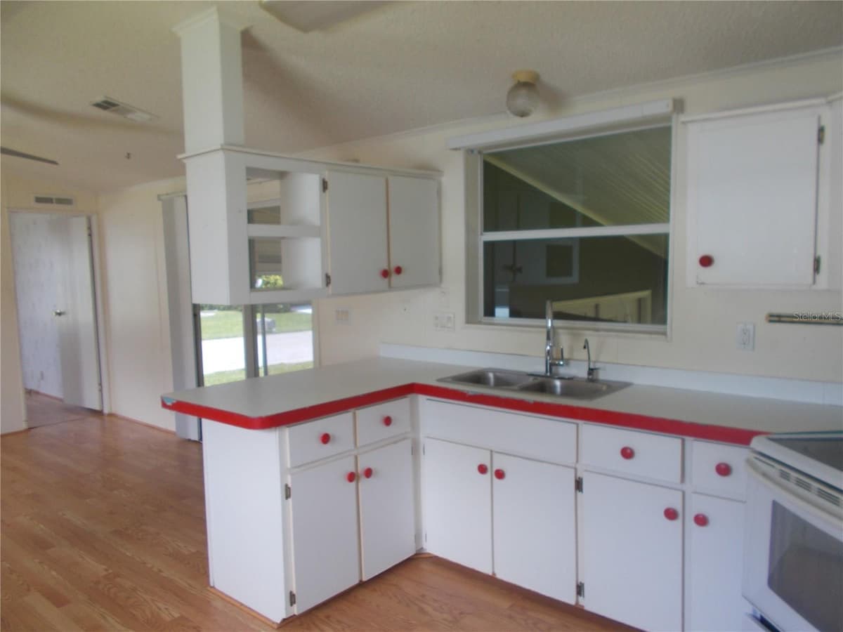 5787 HOLIDAY PARK BOULEVARD — photo 3 of 52