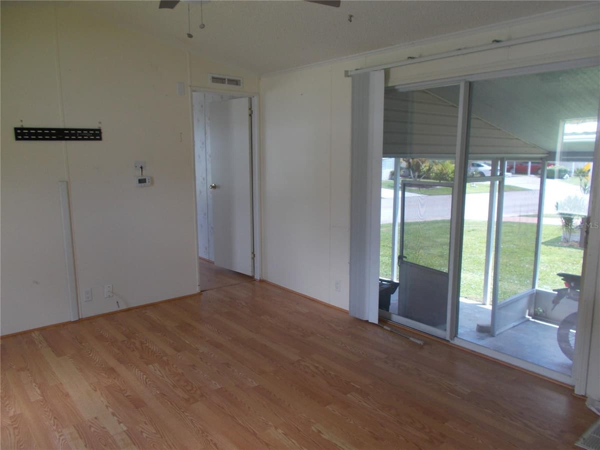 5787 HOLIDAY PARK BOULEVARD — photo 5 of 52