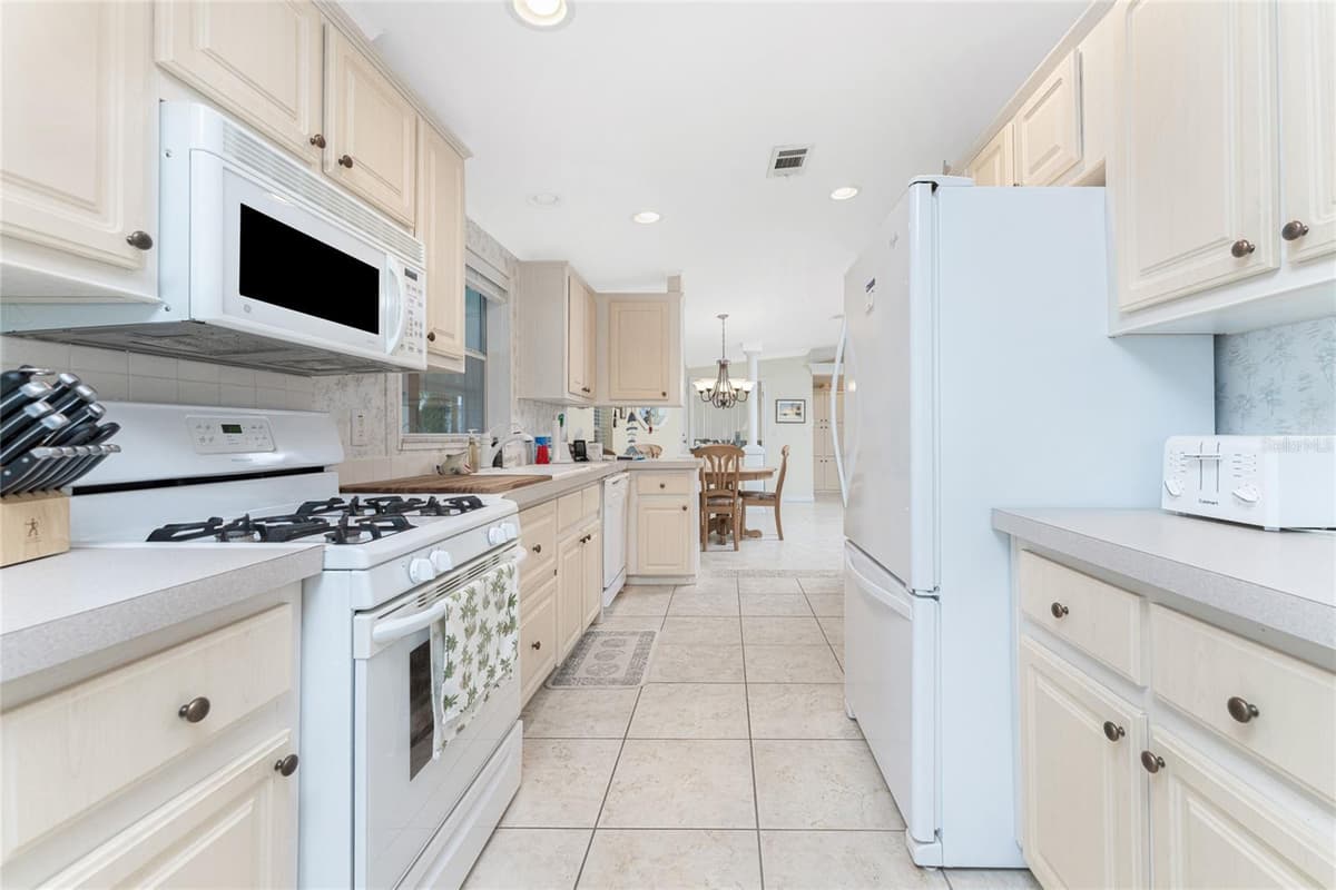63 WINDMILL BOULEVARD — photo 14 of 56