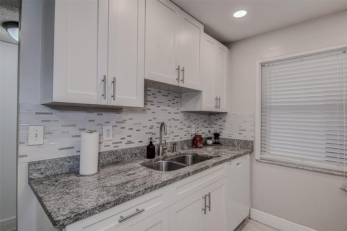 2438 ENTERPRISE ROAD — photo 12 of 29