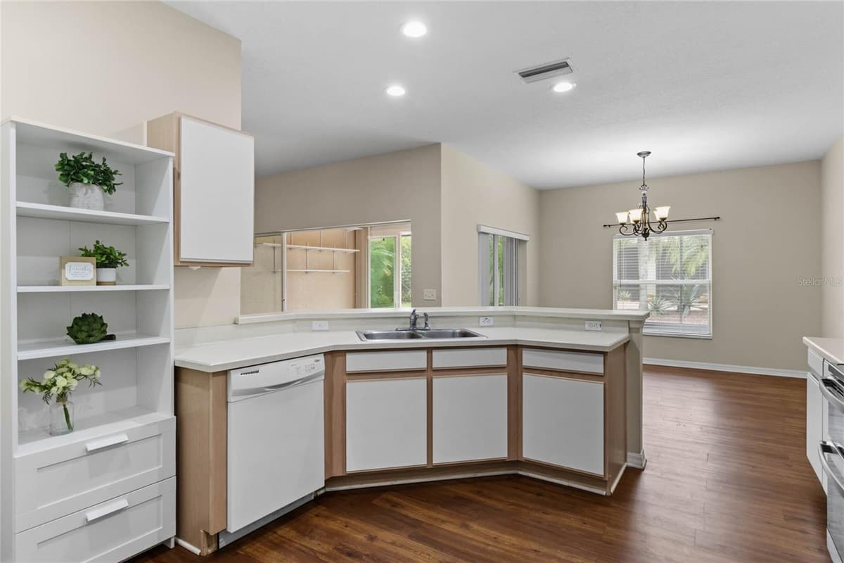 4432 WATERFORD DRIVE — photo 10 of 56