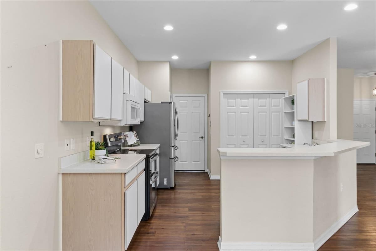 4432 WATERFORD DRIVE — photo 8 of 56
