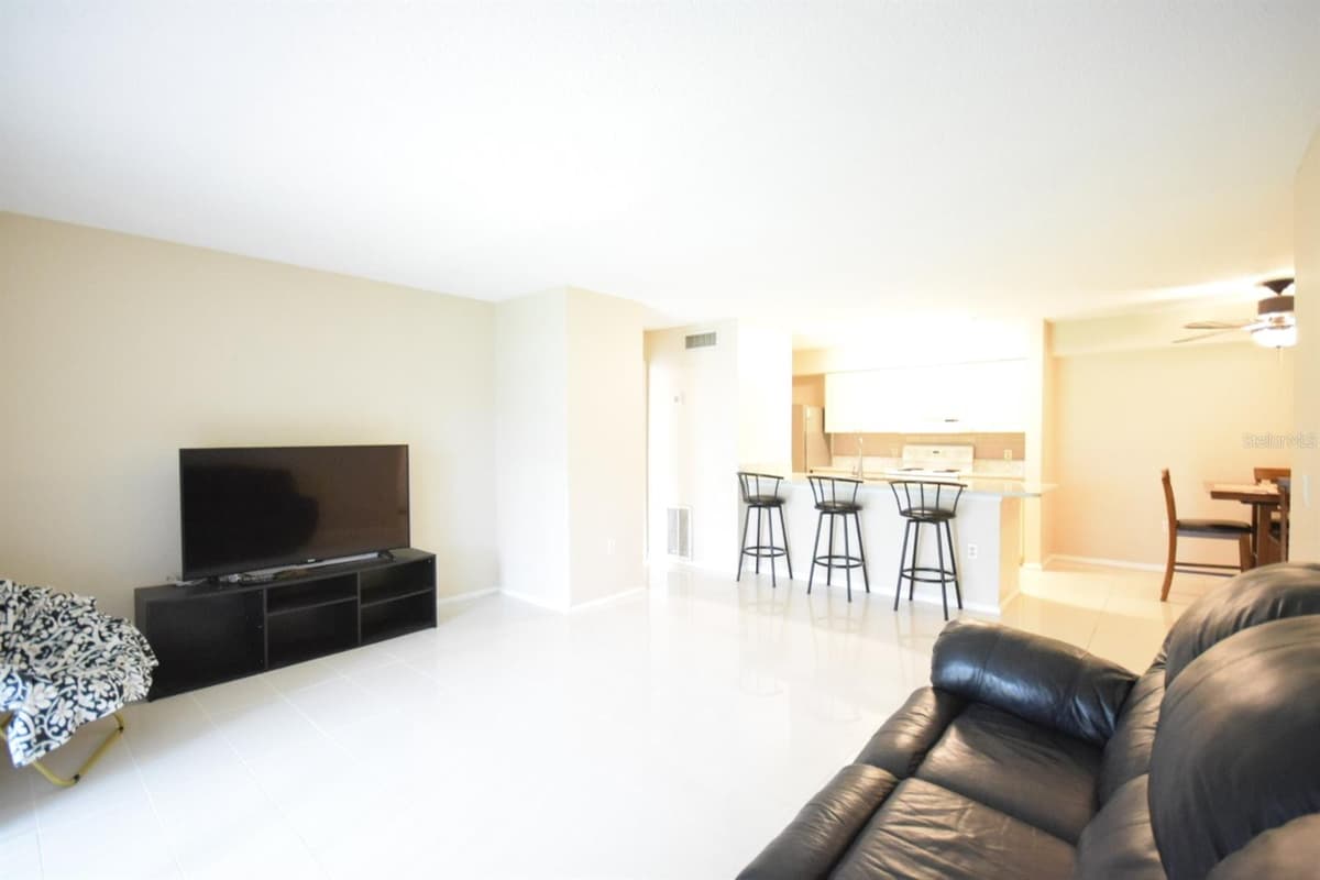 9481 HIGHLAND OAK DRIVE — photo 16 of 36