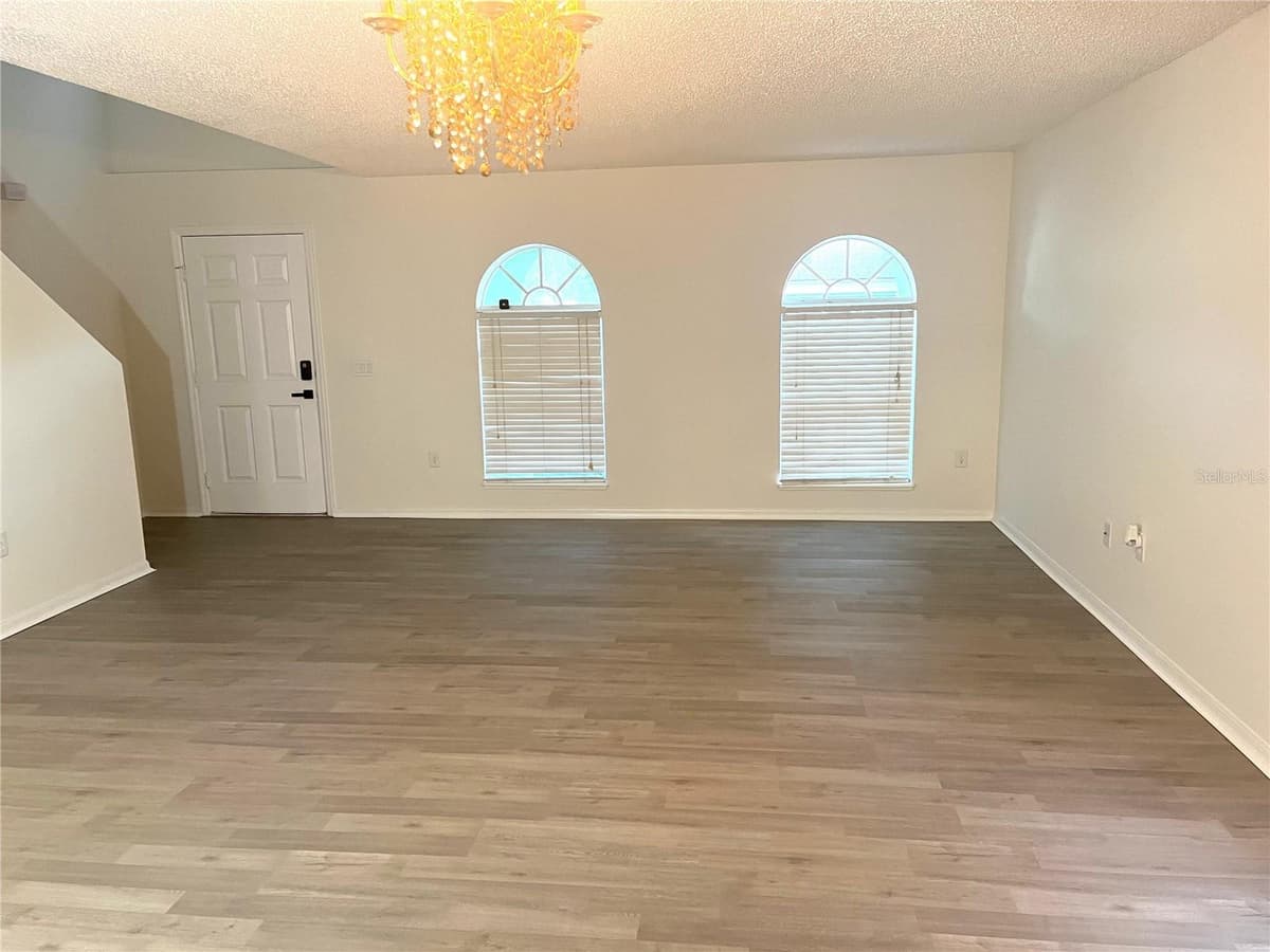 366 FAIRFIELD DRIVE — photo 8 of 26
