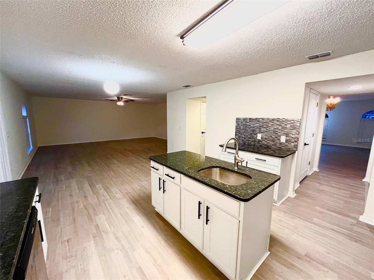 366 FAIRFIELD DRIVE — photo 3 of 26