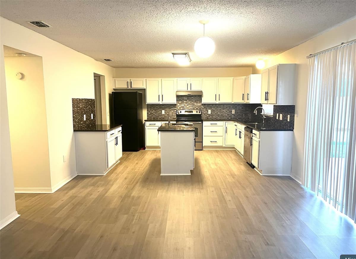 366 FAIRFIELD DRIVE — photo 4 of 26