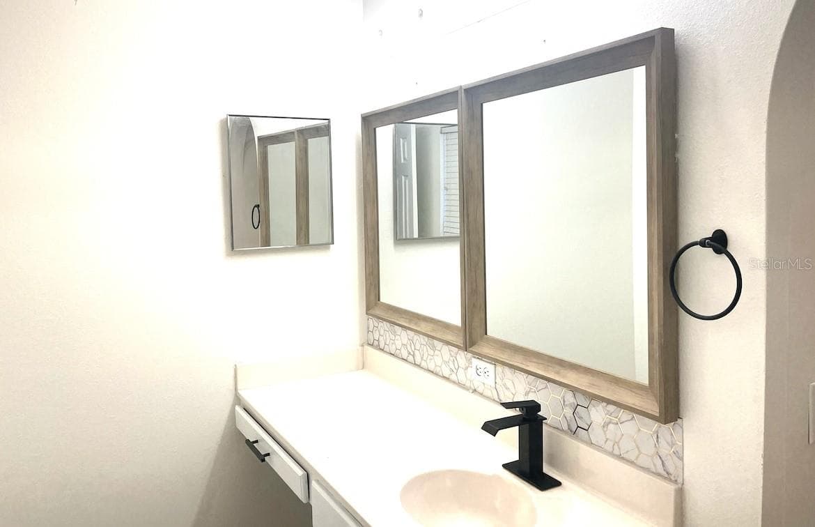 366 FAIRFIELD DRIVE — photo 14 of 26