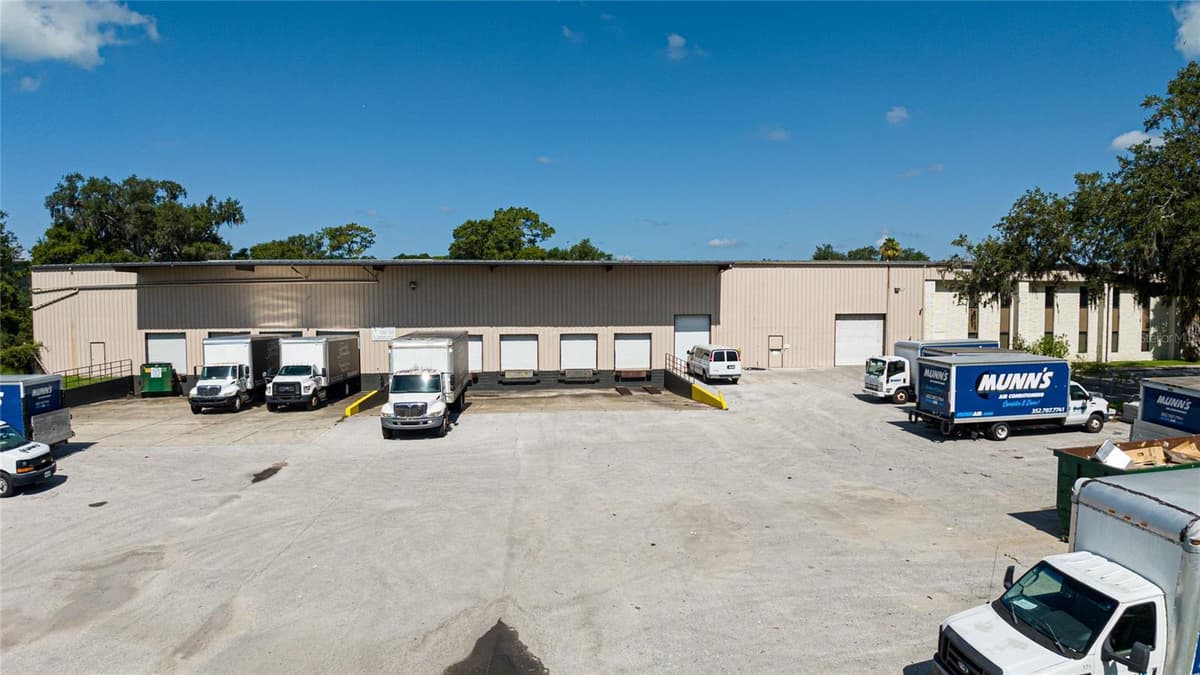 3601 PARKWAY BOULEVARD — photo 2 of 24