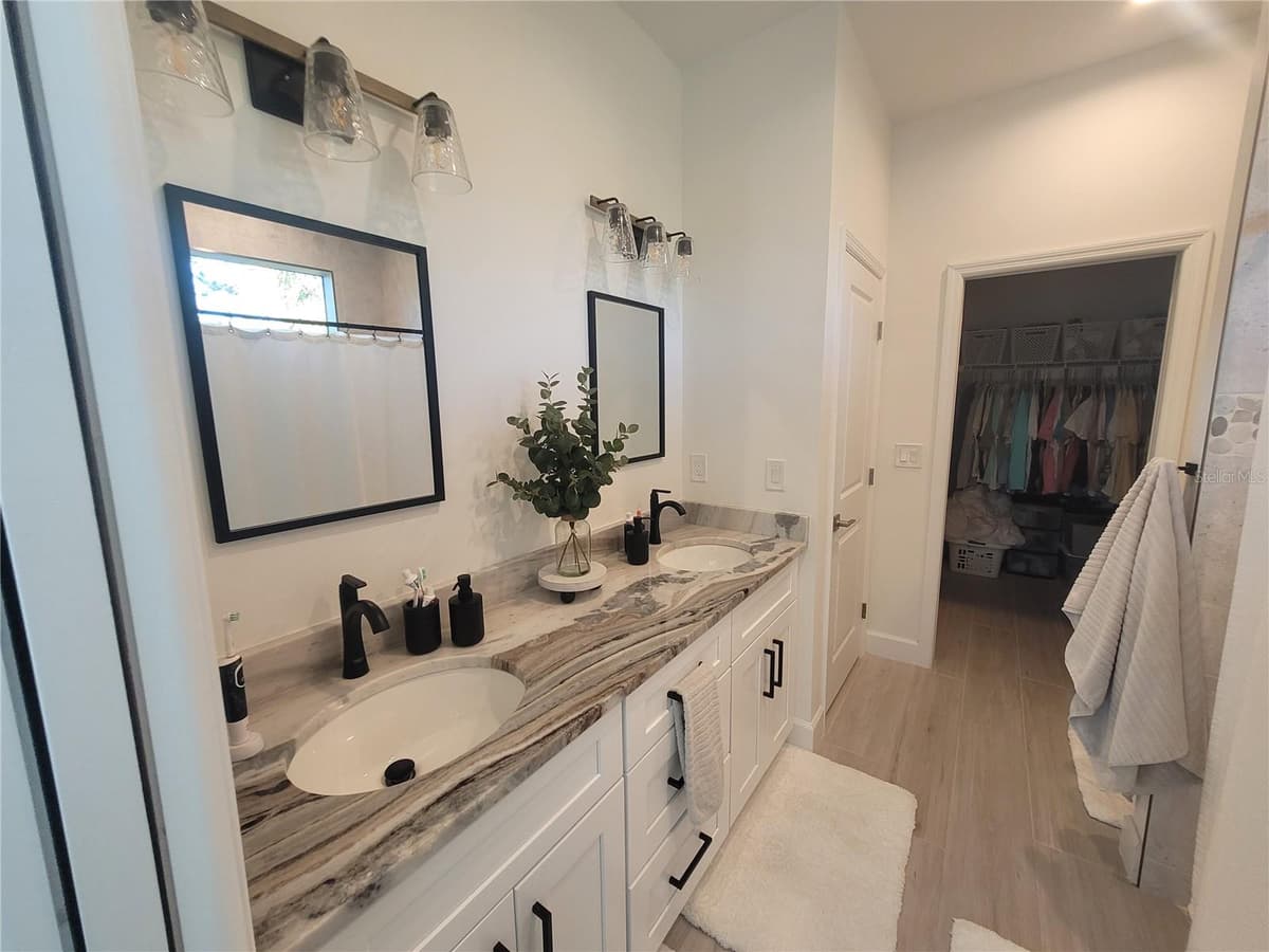 9174 BENSONHURST LANE — photo 6 of 10