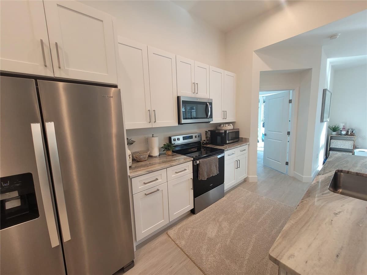 9174 BENSONHURST LANE — photo 3 of 10