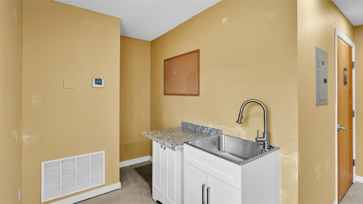 4314 SUNCOAST BOULEVARD — photo 40 of 50
