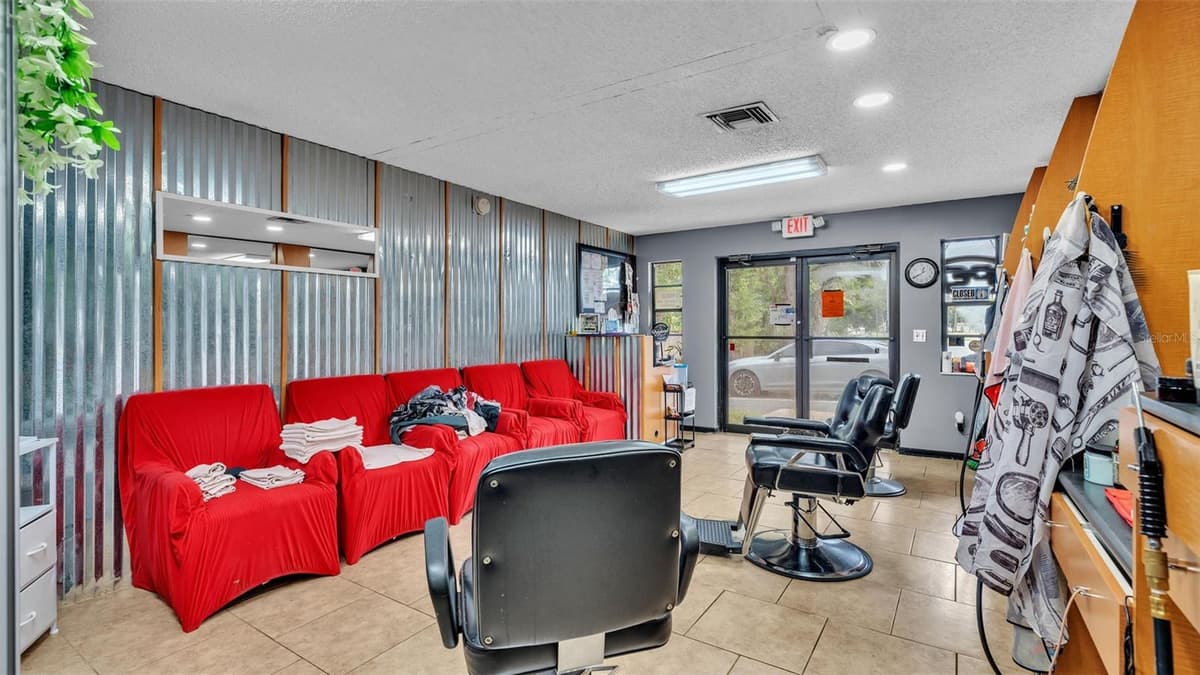 4314 SUNCOAST BOULEVARD — photo 11 of 50