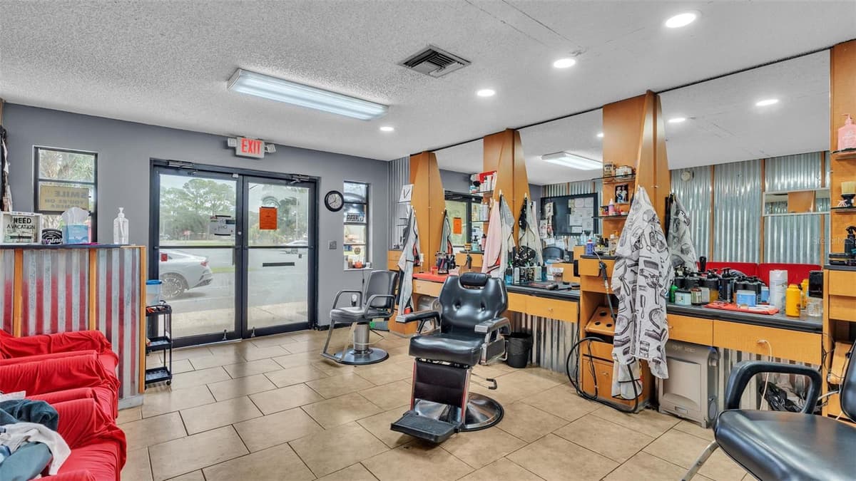 4314 SUNCOAST BOULEVARD — photo 10 of 50