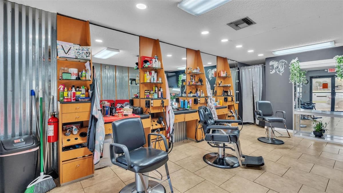 4314 SUNCOAST BOULEVARD — photo 12 of 50