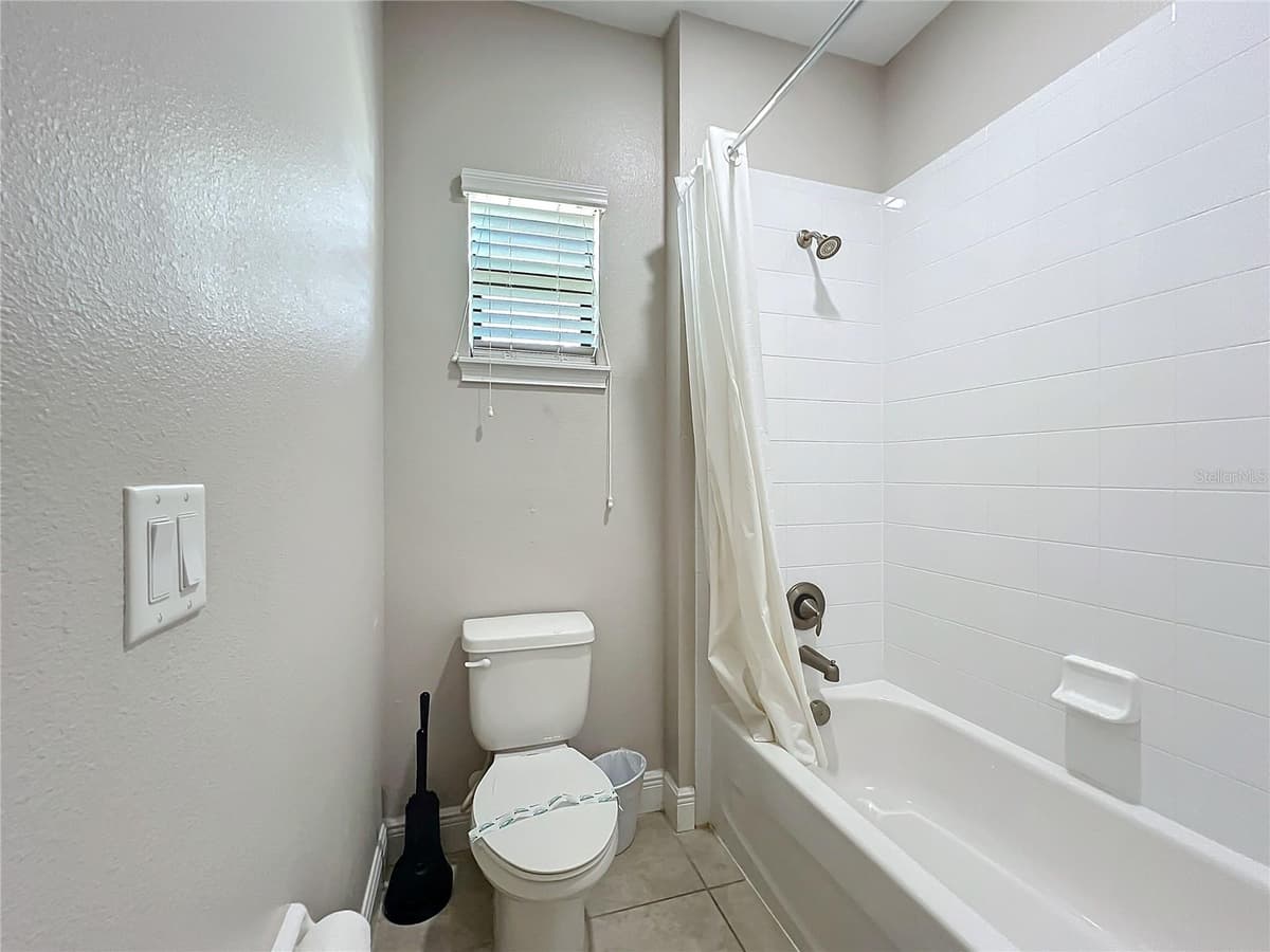 185 BROOKES PLACE — photo 23 of 42