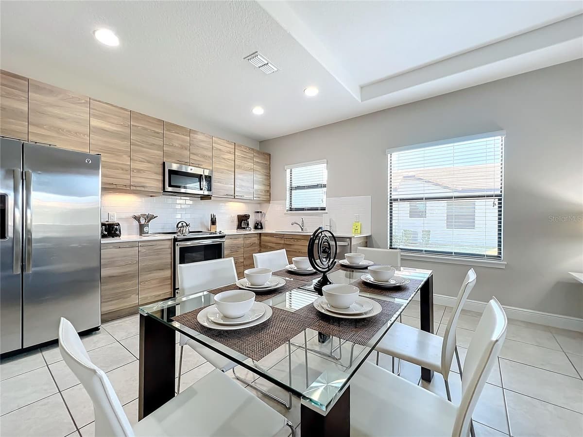 185 BROOKES PLACE — photo 9 of 42