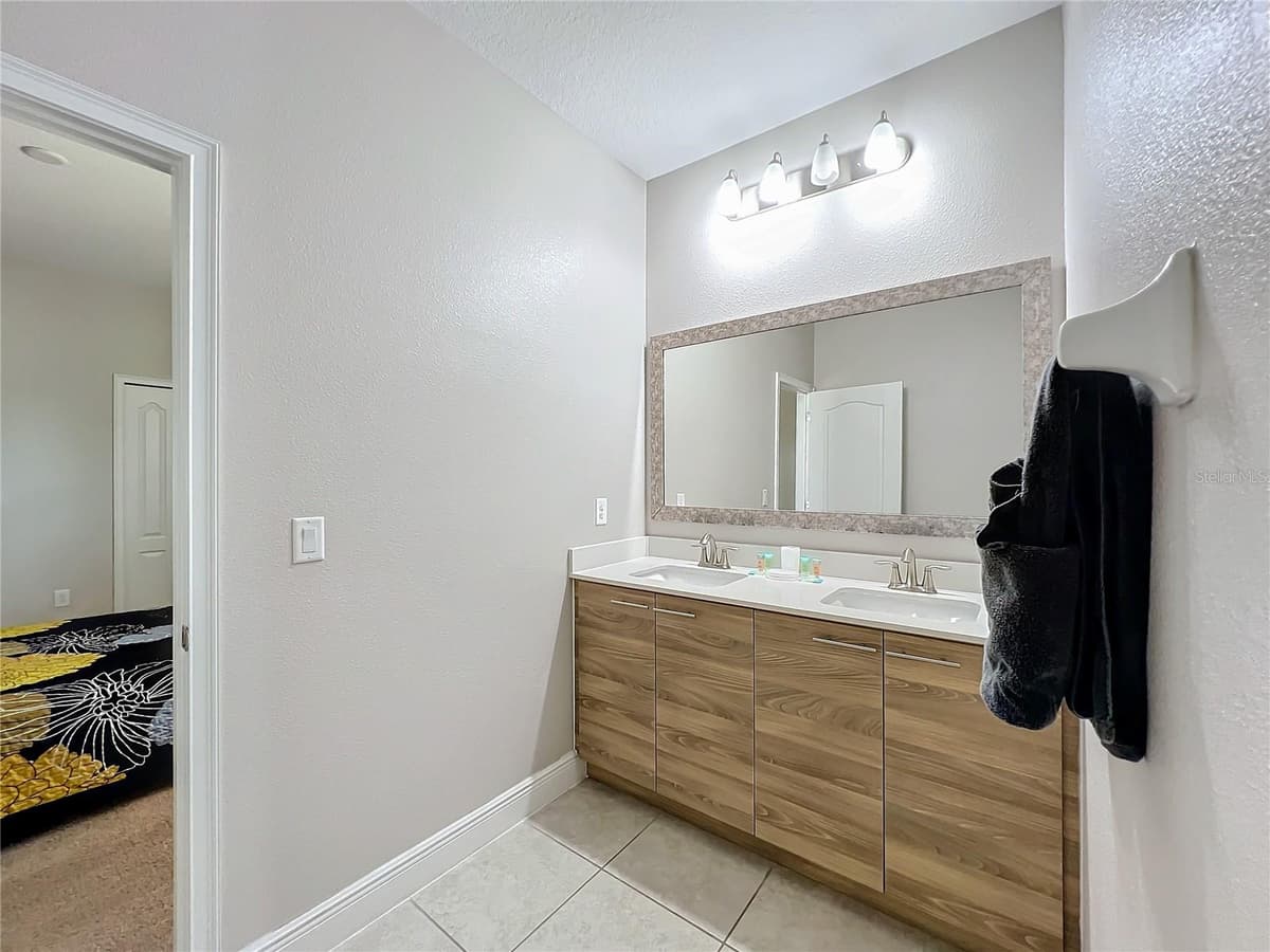 185 BROOKES PLACE — photo 22 of 42