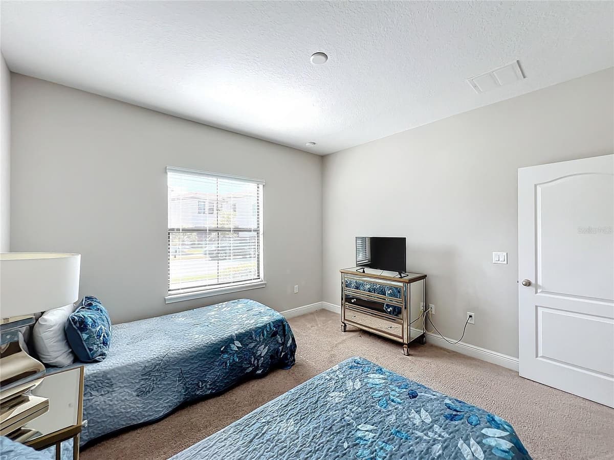 185 BROOKES PLACE — photo 15 of 42