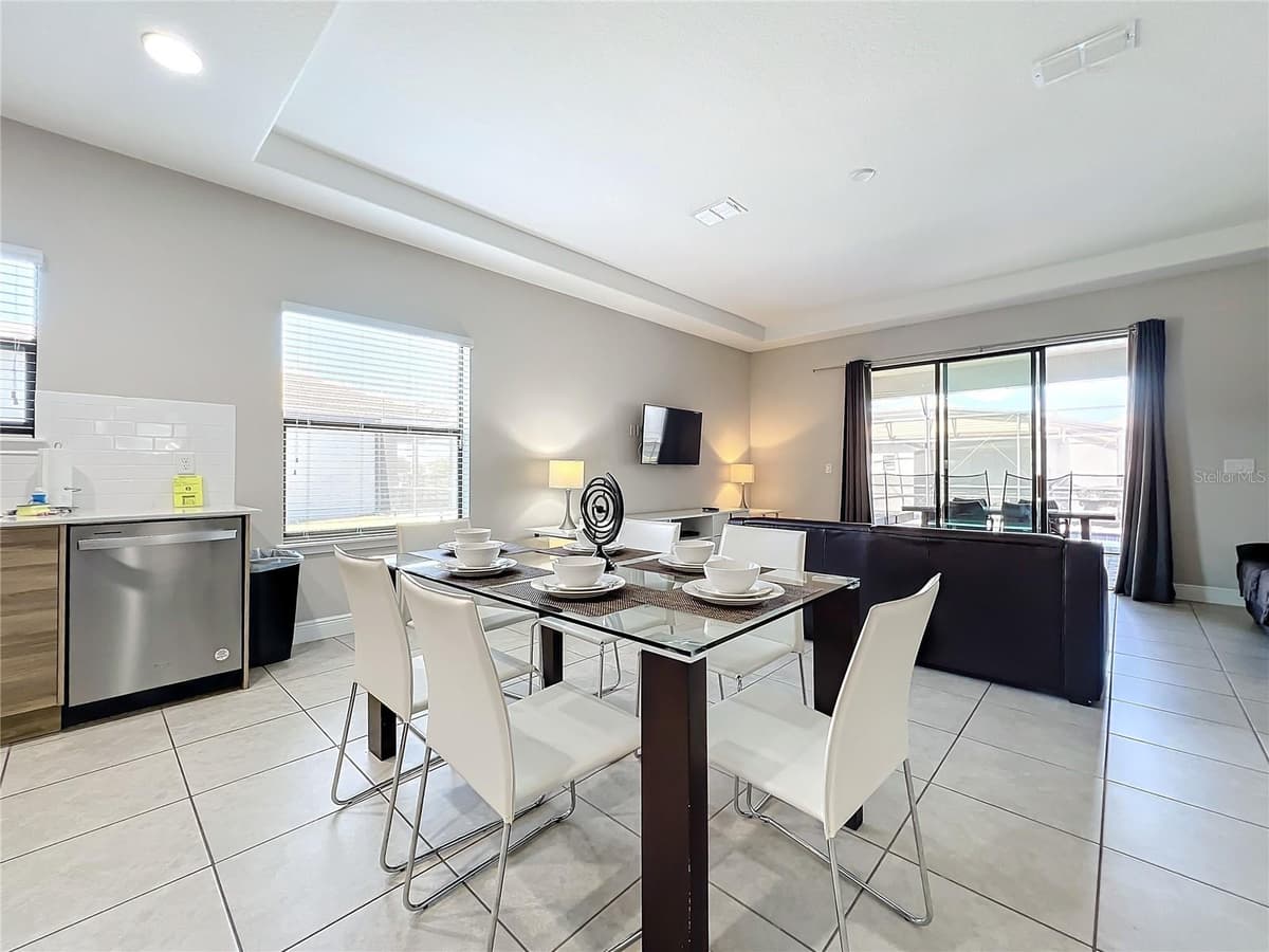 185 BROOKES PLACE — photo 10 of 42