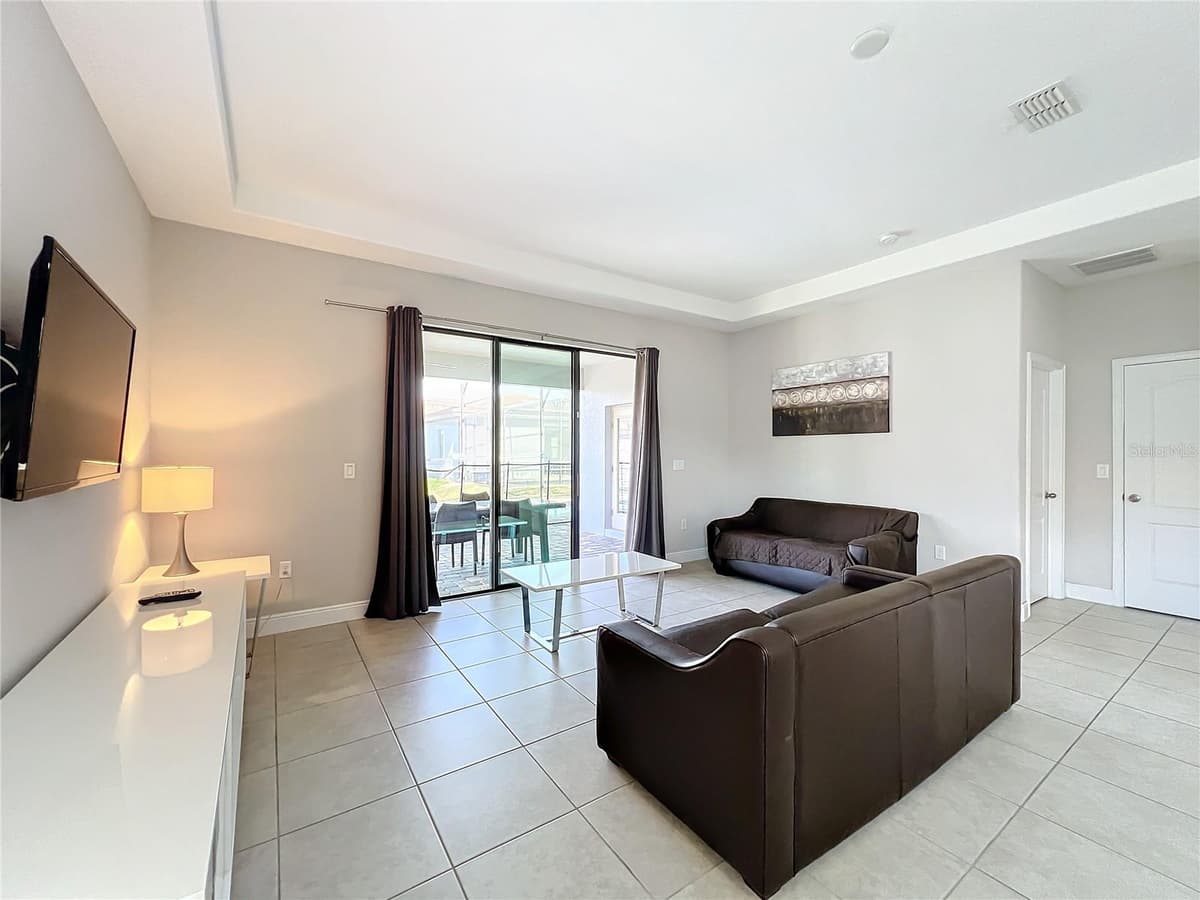 185 BROOKES PLACE — photo 13 of 42