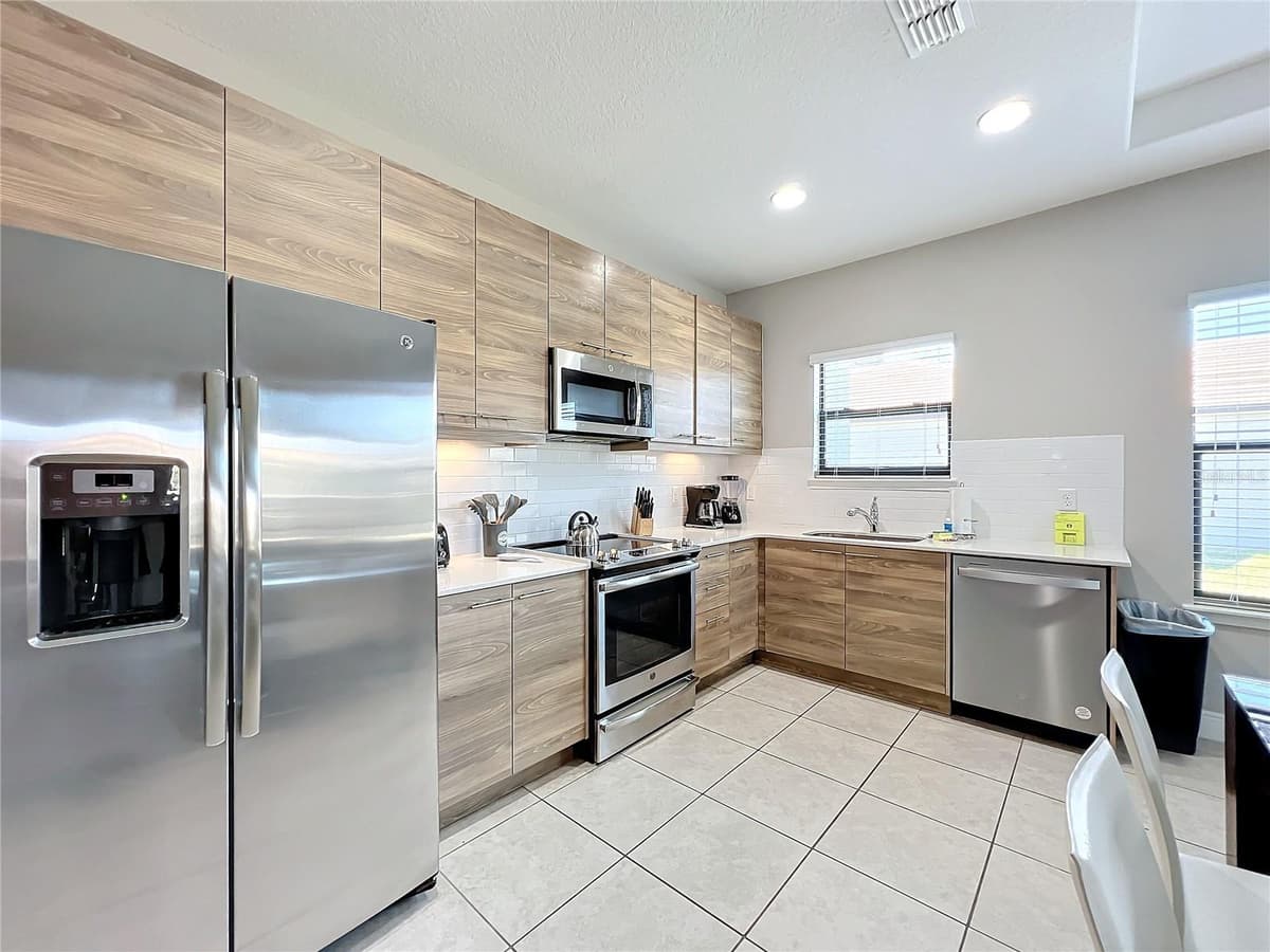 185 BROOKES PLACE — photo 8 of 42