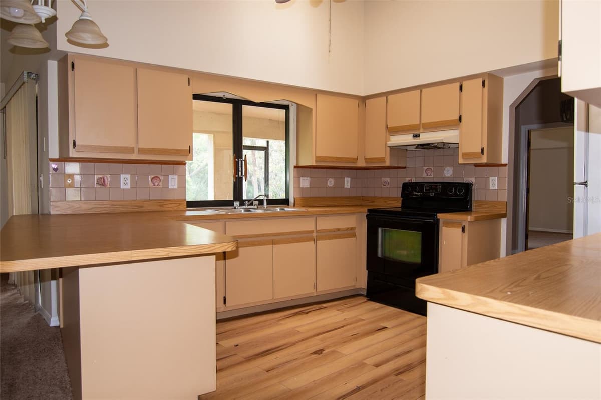 1565 DORCHESTER STREET — photo 5 of 14